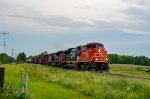 8898 leads CN 562 at Saint-Octave